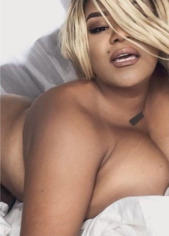 25P Tits ..... How Deep Their Cleavage 1.0