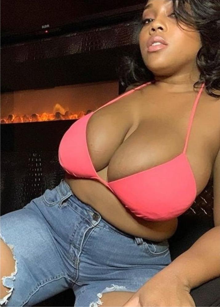25P Tits ..... How Deep Their Cleavage 1.0