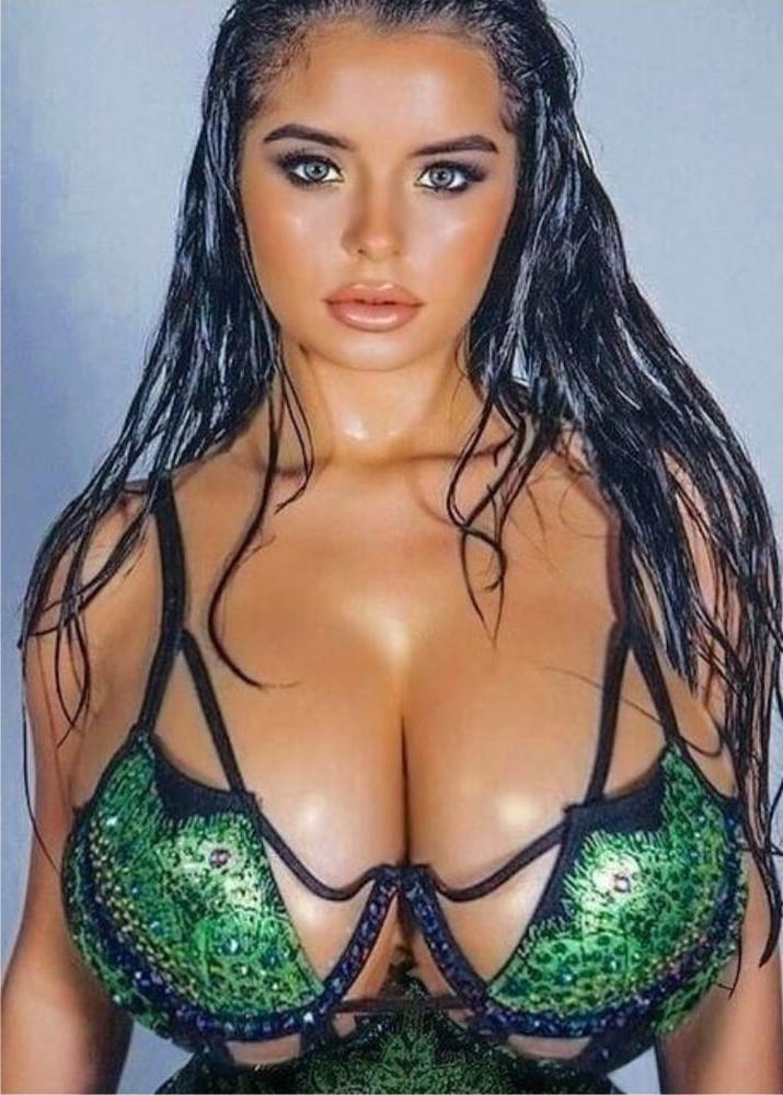 25P Tits ..... How Deep Their Cleavage 1.0