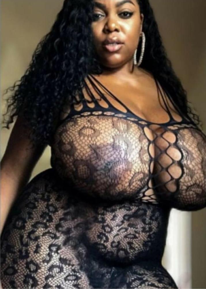 25P Tits ..... You Cant Hide Cleavage 1.0