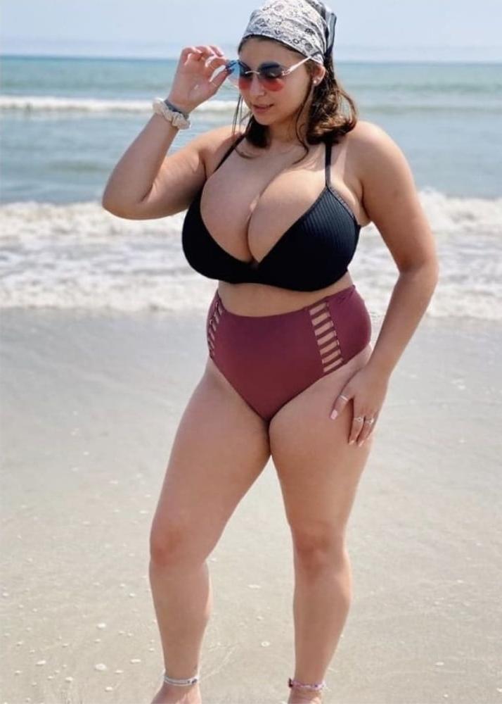 25P Tits ..... You Cant Hide Cleavage 1.0