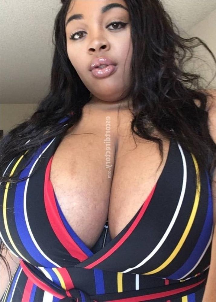 25P Tits ..... You Cant Hide Cleavage 1.0