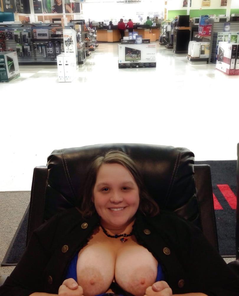 25P Flashing In Public 2