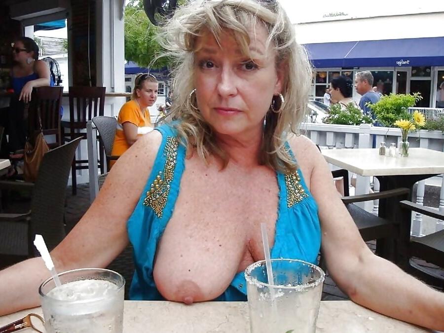 25P Flashing In Public 2
