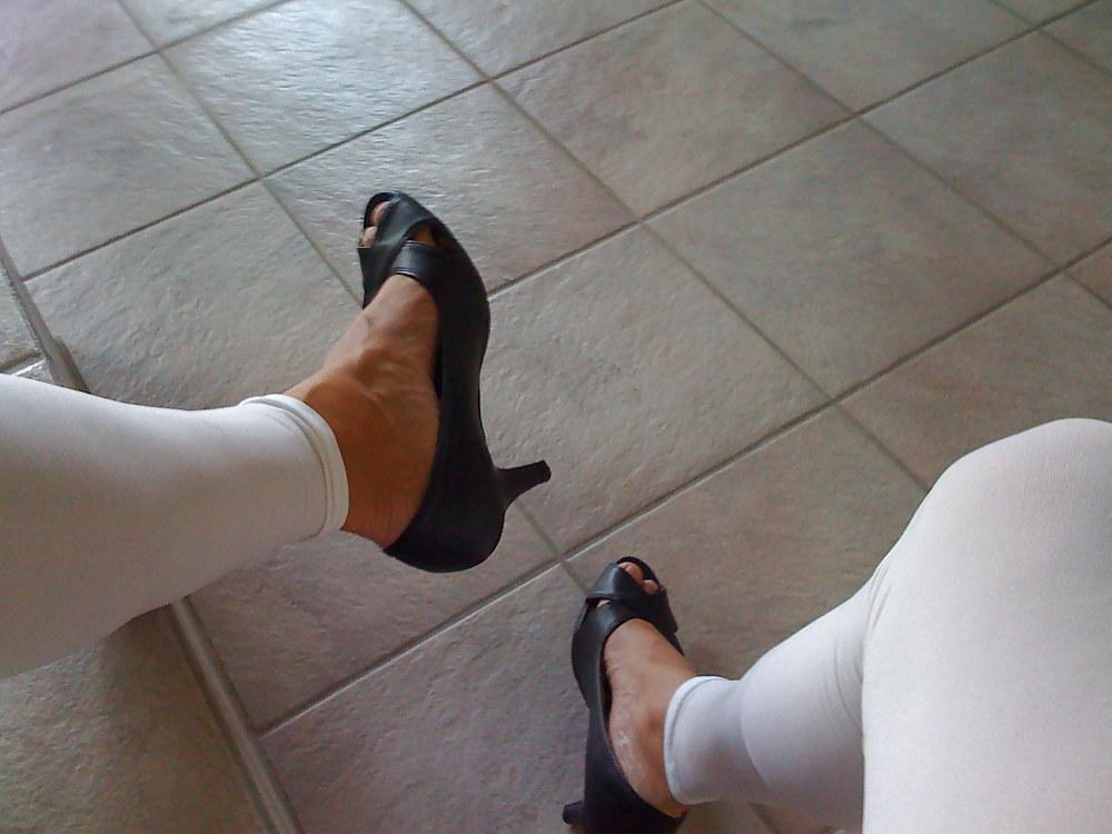12P Feet, shoe, leggings