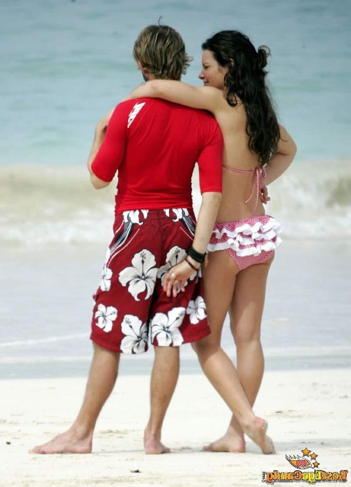 25P Evangeline Lilly bikini-mix