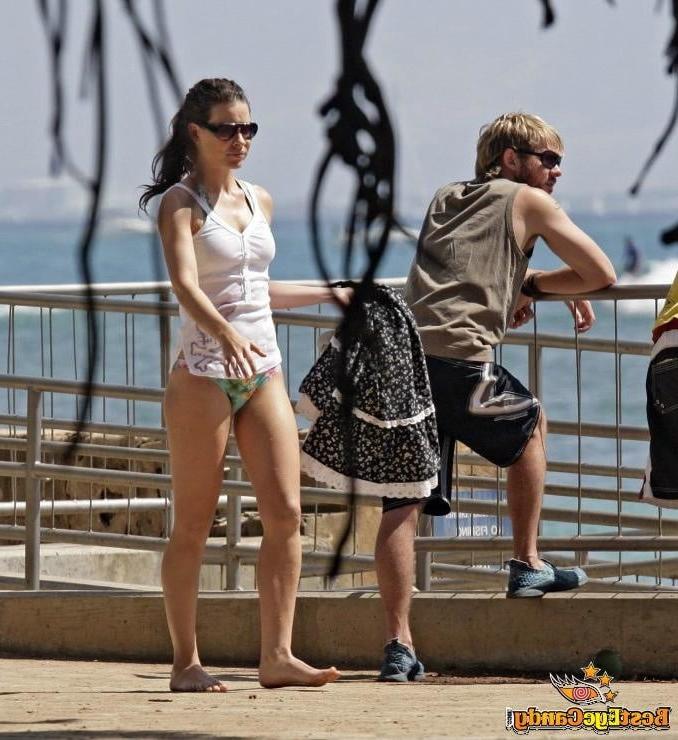 25P Evangeline Lilly bikini-mix