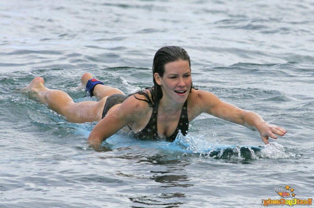 25P Evangeline Lilly bikini-mix