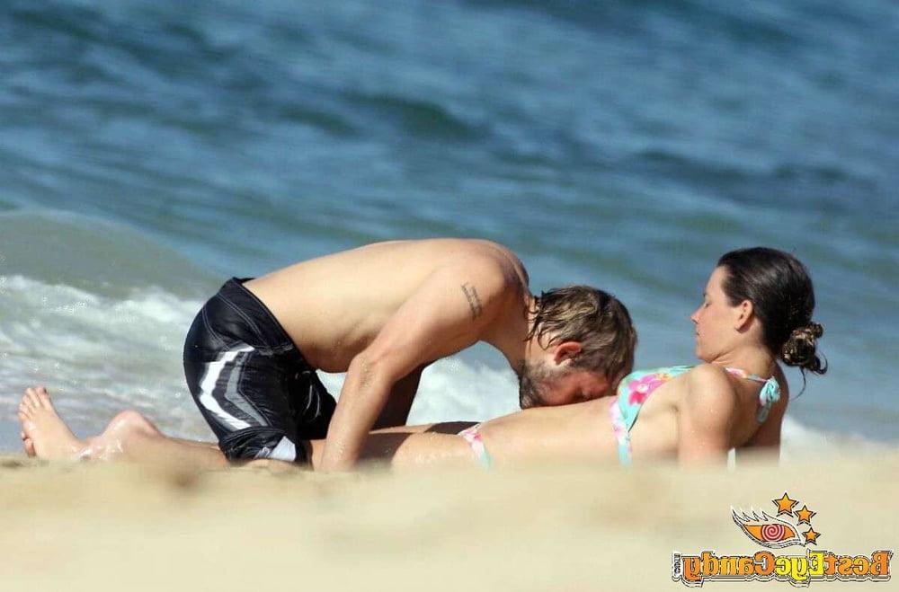 25P Evangeline Lilly bikini-mix
