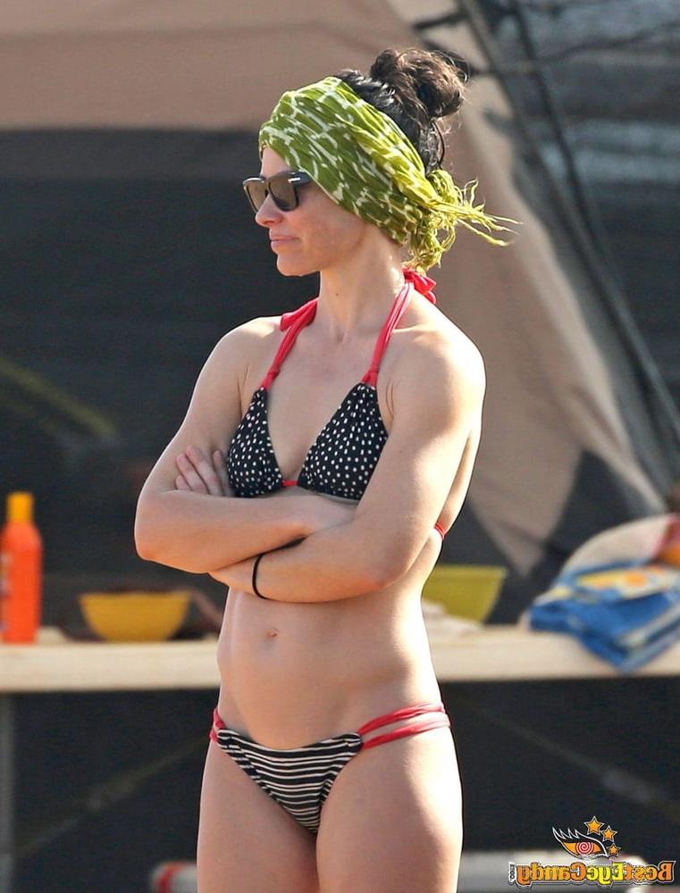 25P Evangeline Lilly bikini-mix