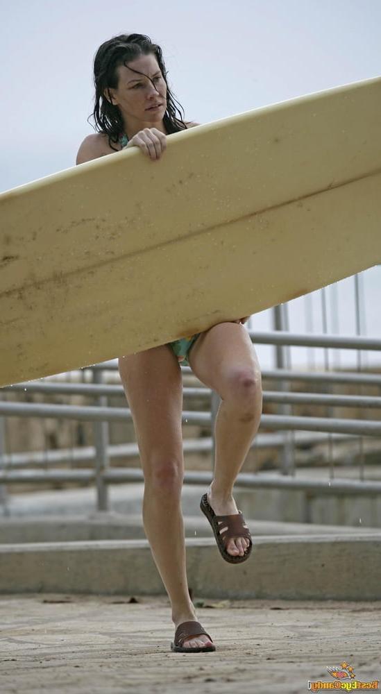25P Evangeline Lilly bikini-mix