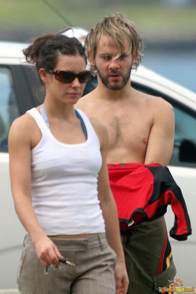 25P Evangeline Lilly bikini-mix