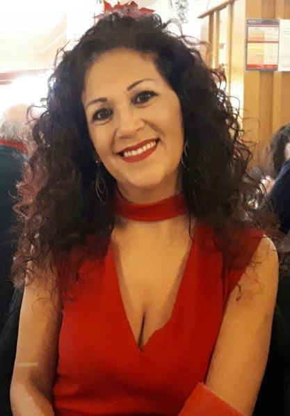 20P Mature ladies braless cleavage pokies 168