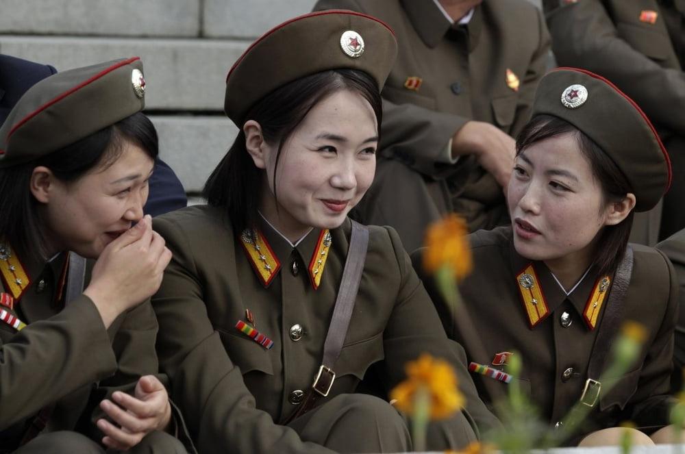 8P HOT NORTH KOREAN GIRLS!