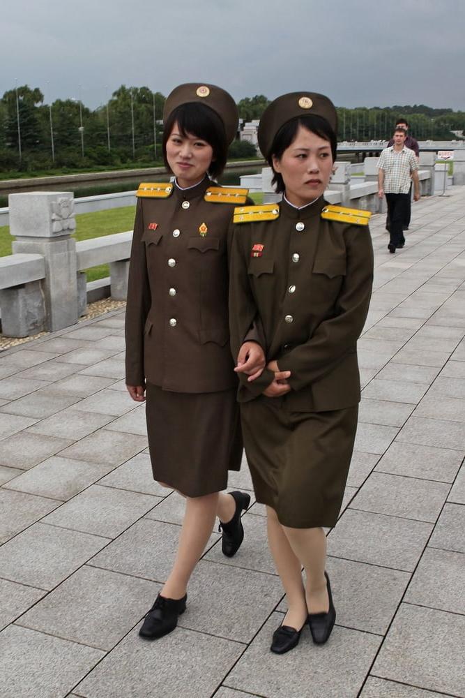 8P HOT NORTH KOREAN GIRLS!