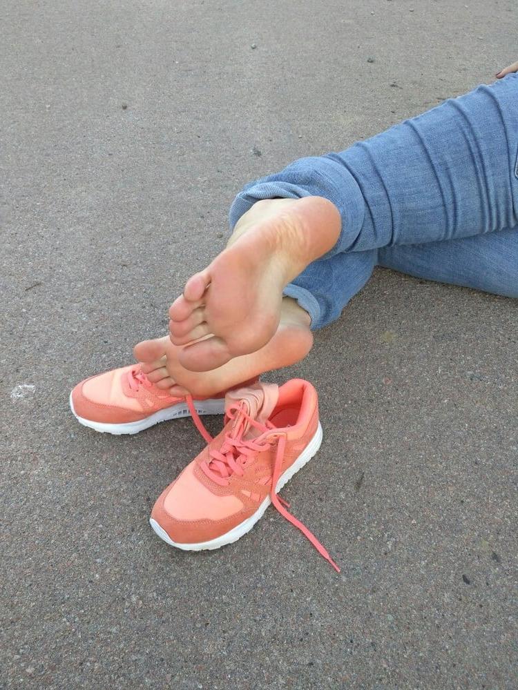 25P Tina Voitik Foot Fetish