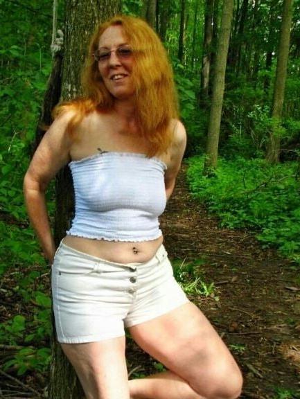20P Mature ladies braless cleavage pokies 169