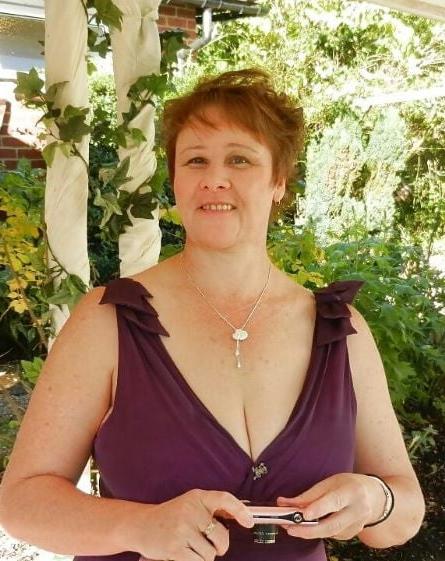20P Mature ladies braless cleavage pokies 169
