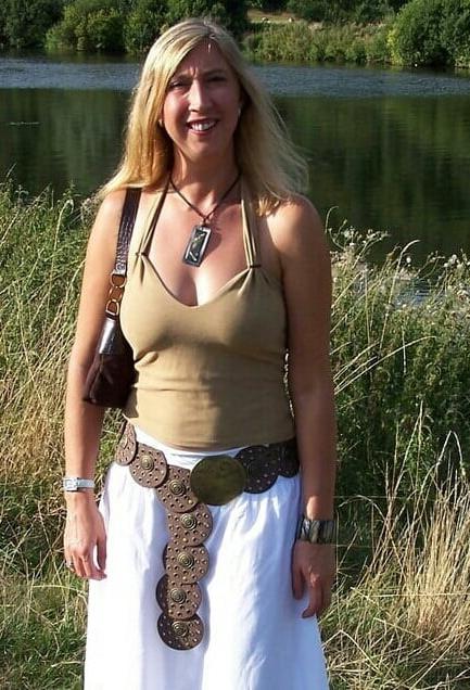 20P Mature ladies braless cleavage pokies 169