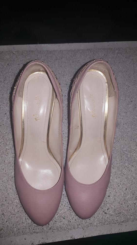 13P neighbor heels
