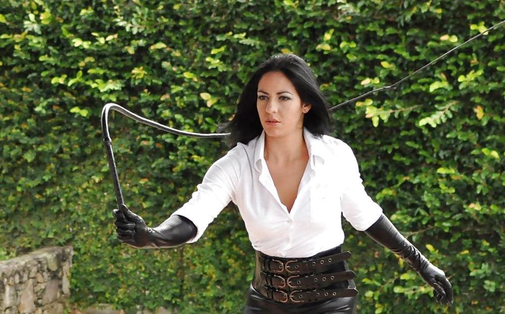 25P Femdom spanking1