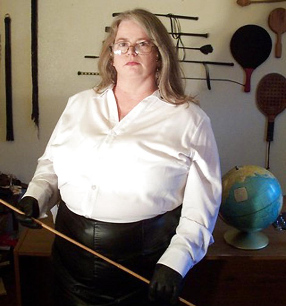25P Femdom spanking1