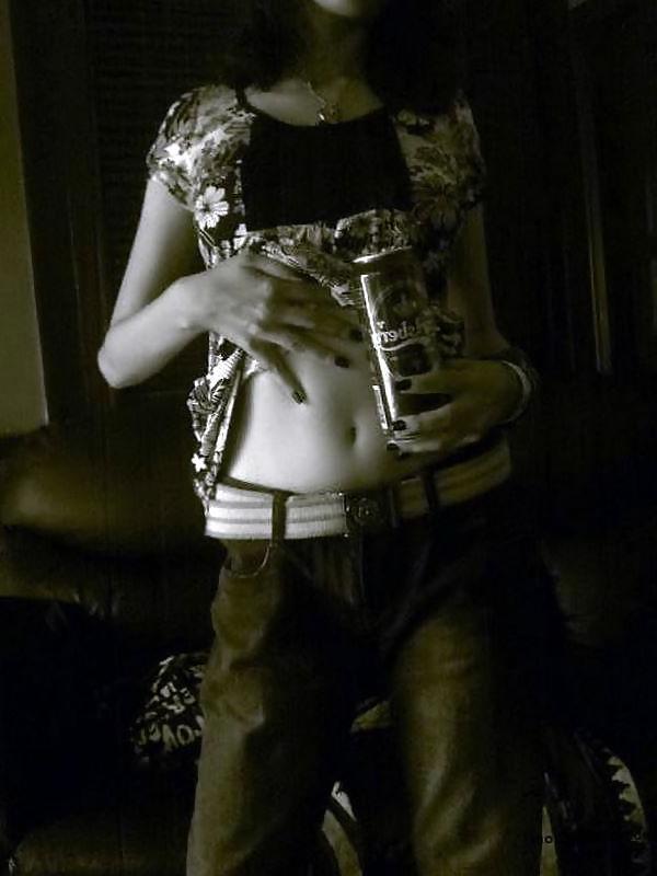 8P Indian babe showing cleavage - coolbudy