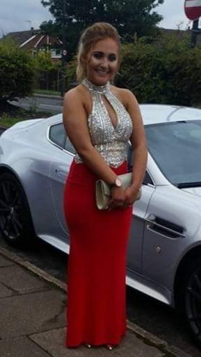 20P Mature ladies braless cleavage pokies 167