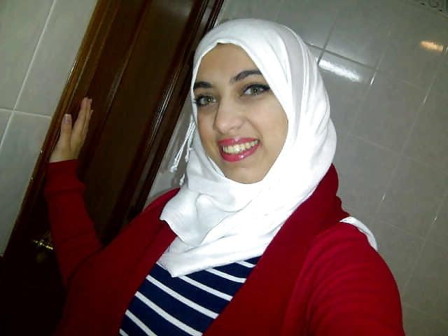 25P naughty and hairy Arab girl