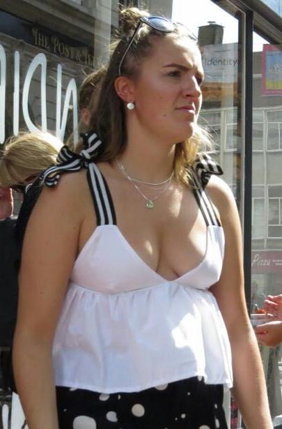 20P Mature ladies braless cleavage pokies 166