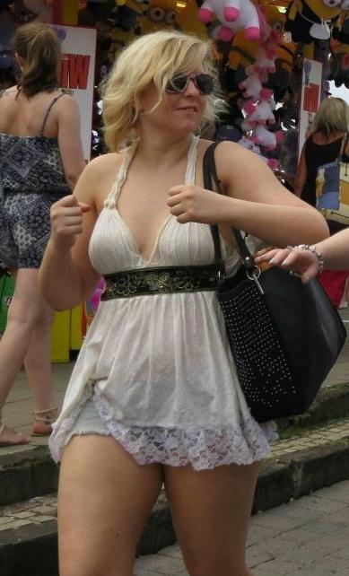 20P Mature ladies braless cleavage pokies 166