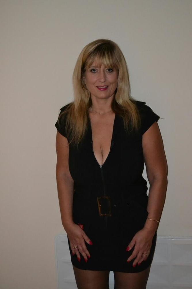 25P Sexy Grandma Spread her Legs 13