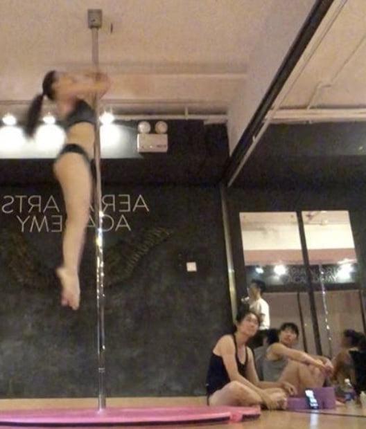 25P Pole Dancing Sluts