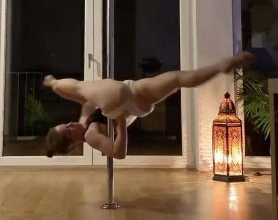 25P Pole Dancing Sluts
