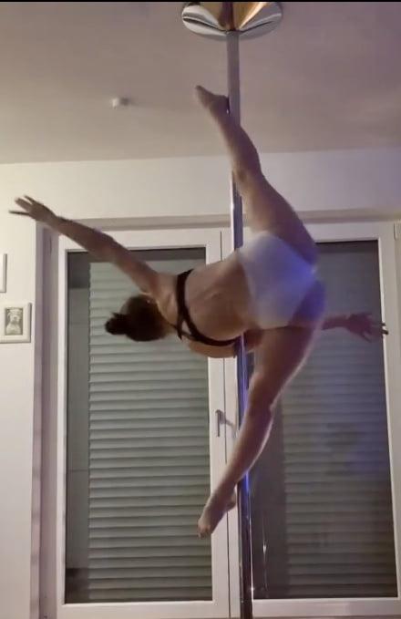 25P Pole Dancing Sluts