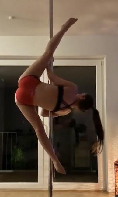 25P Pole Dancing Sluts