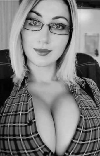 25P CLEAVAGE VALLEY  JAW DROPPERZ