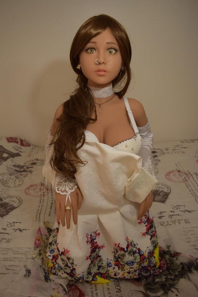 25P Nina's naughty peek!