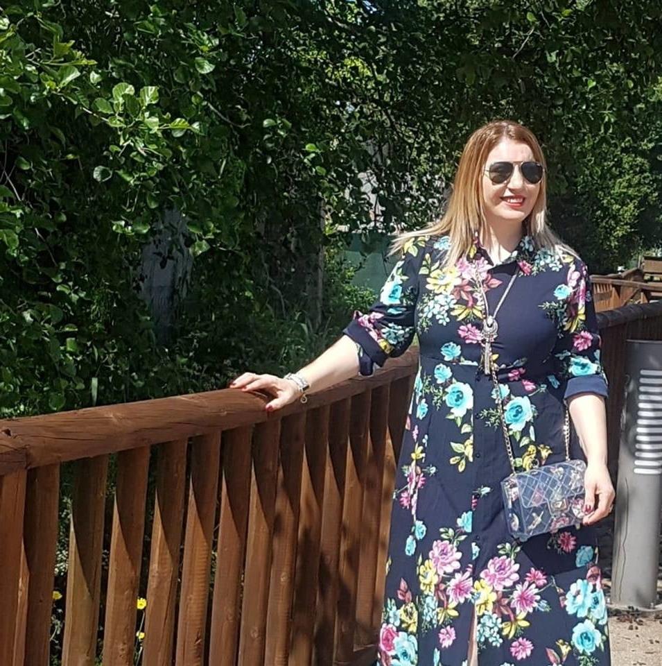 25P Phat ass gorgeous MILF Armine