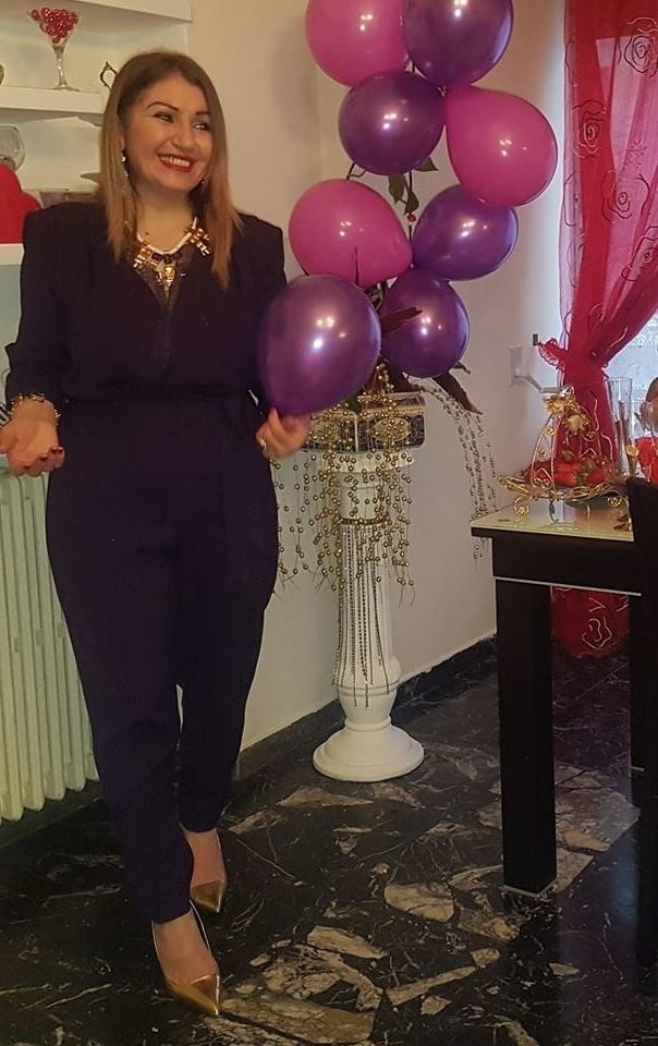 25P Phat ass gorgeous MILF Armine