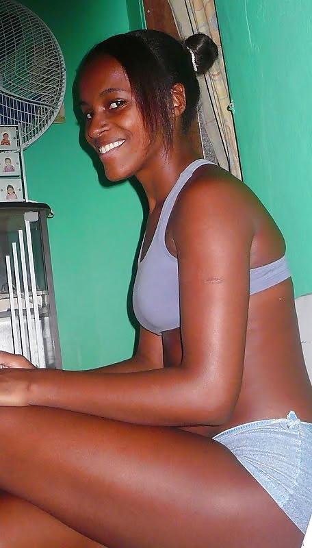 25P Black and ebony beauties (slum Rio de Janeiro) 3