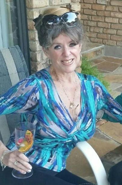 20P Mature ladies braless cleavage pokies 165