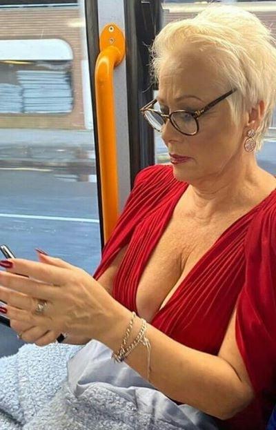 20P Mature ladies braless cleavage pokies 165
