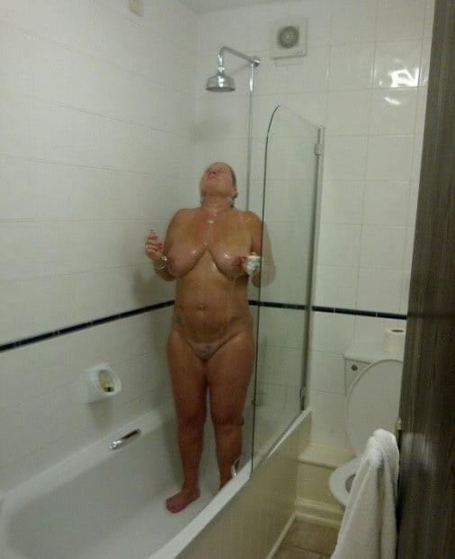 25P Sexy matures in shower or tub 10