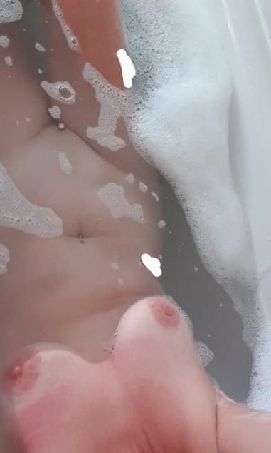 25P Sexy matures in shower or tub 10