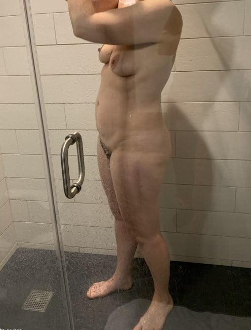 25P Sexy matures in shower or tub 10