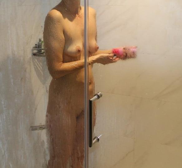 25P Sexy matures in shower or tub 10