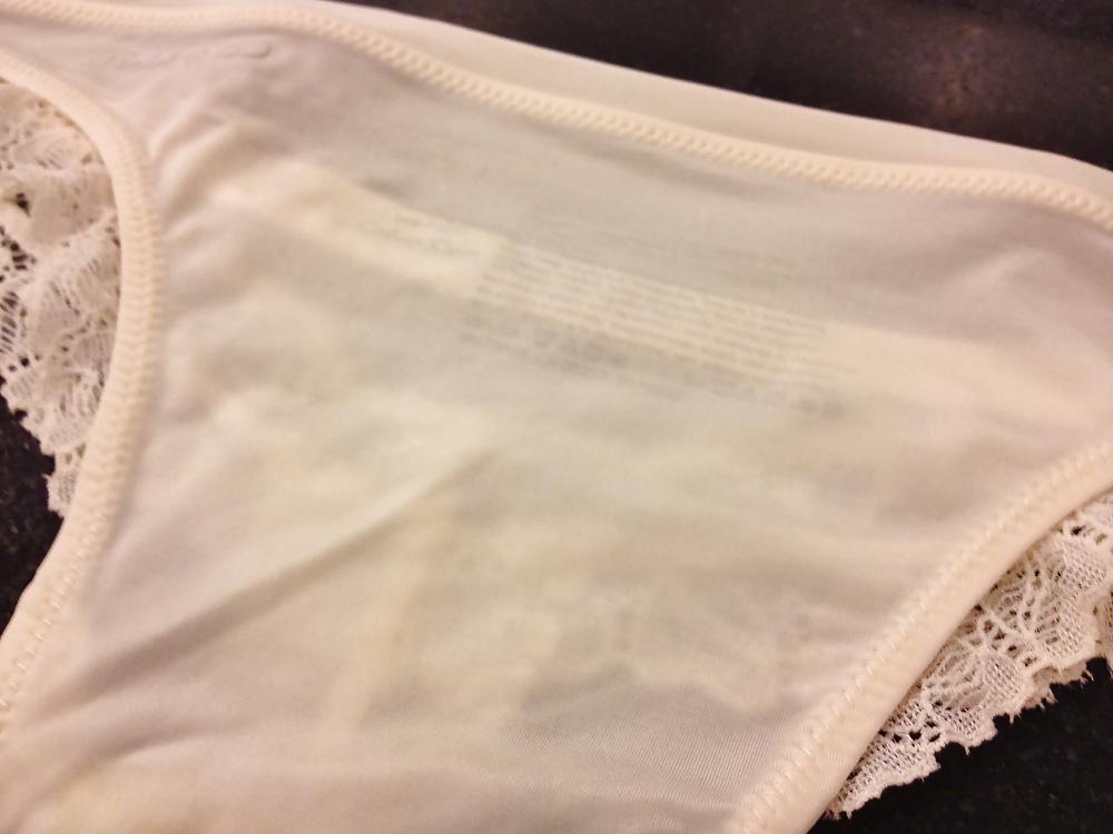7P Calvin Klein white lace thong