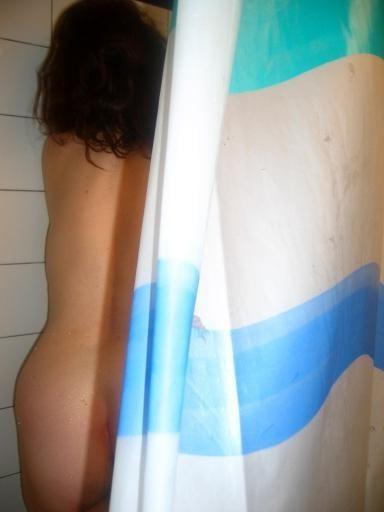 16P Mature woman shower