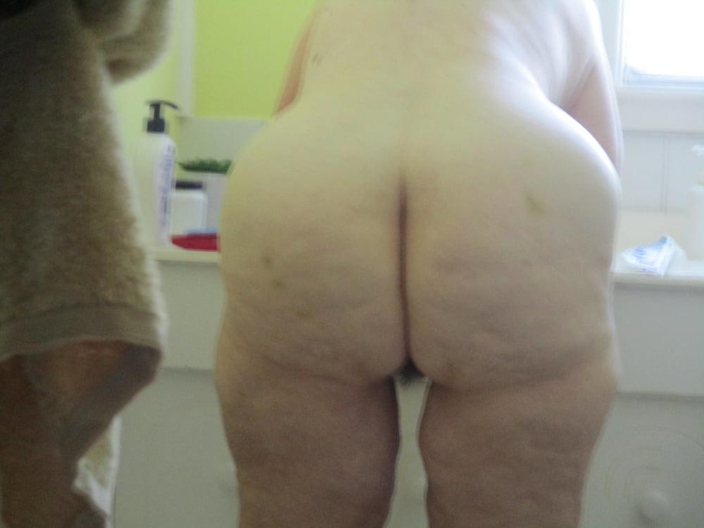 7P Granny in Shower